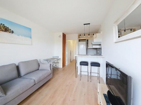 Vacation apartment near sea with private parking